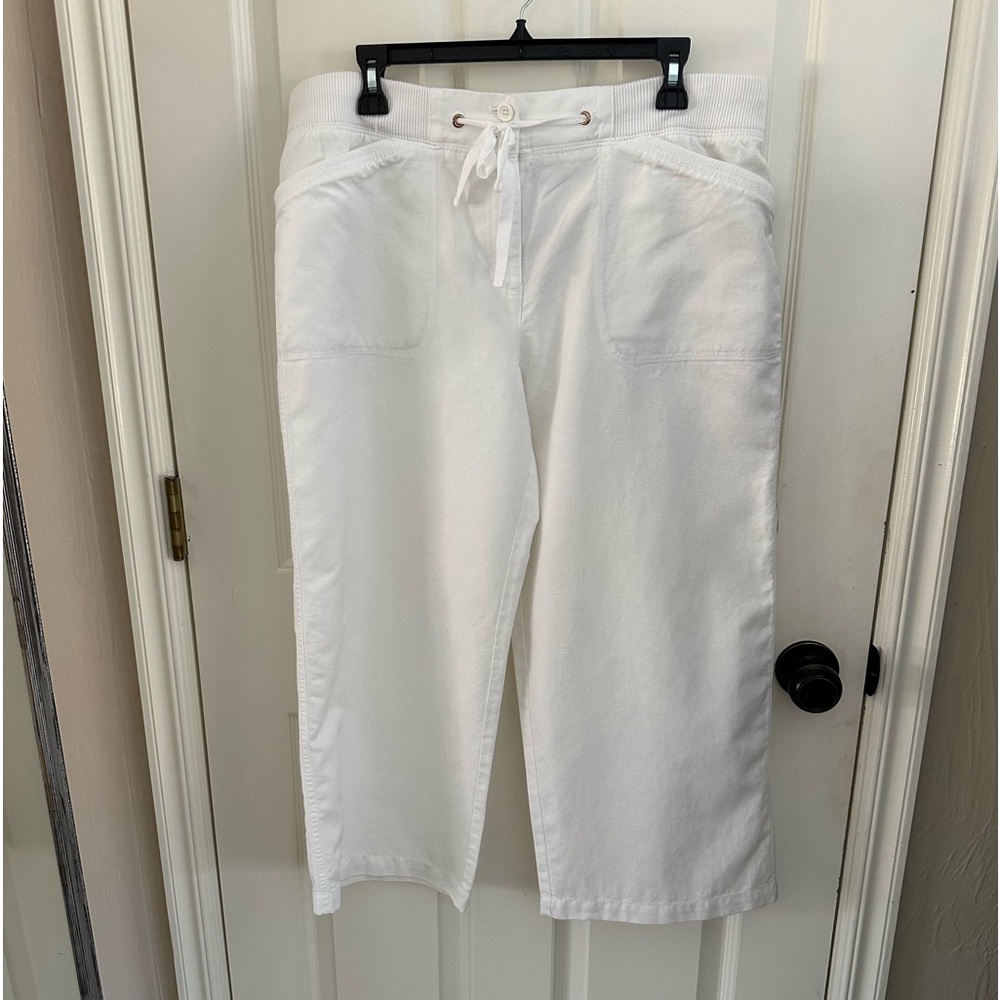 Jones New York Signature White Linen, Wide-Legged Crop Pants. Stretchy Waist